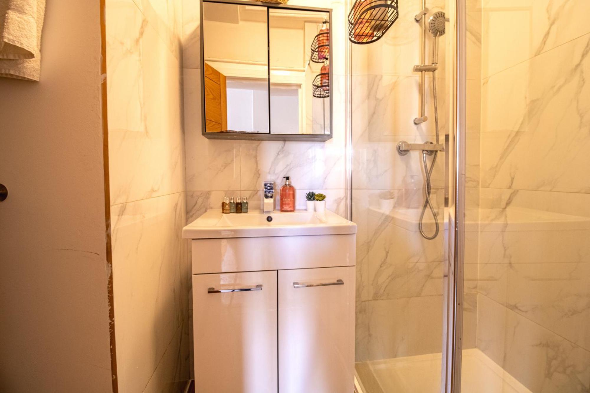 Spacious Studio Apartment On Oxford Street 9Gc Лондон Екстер'єр фото