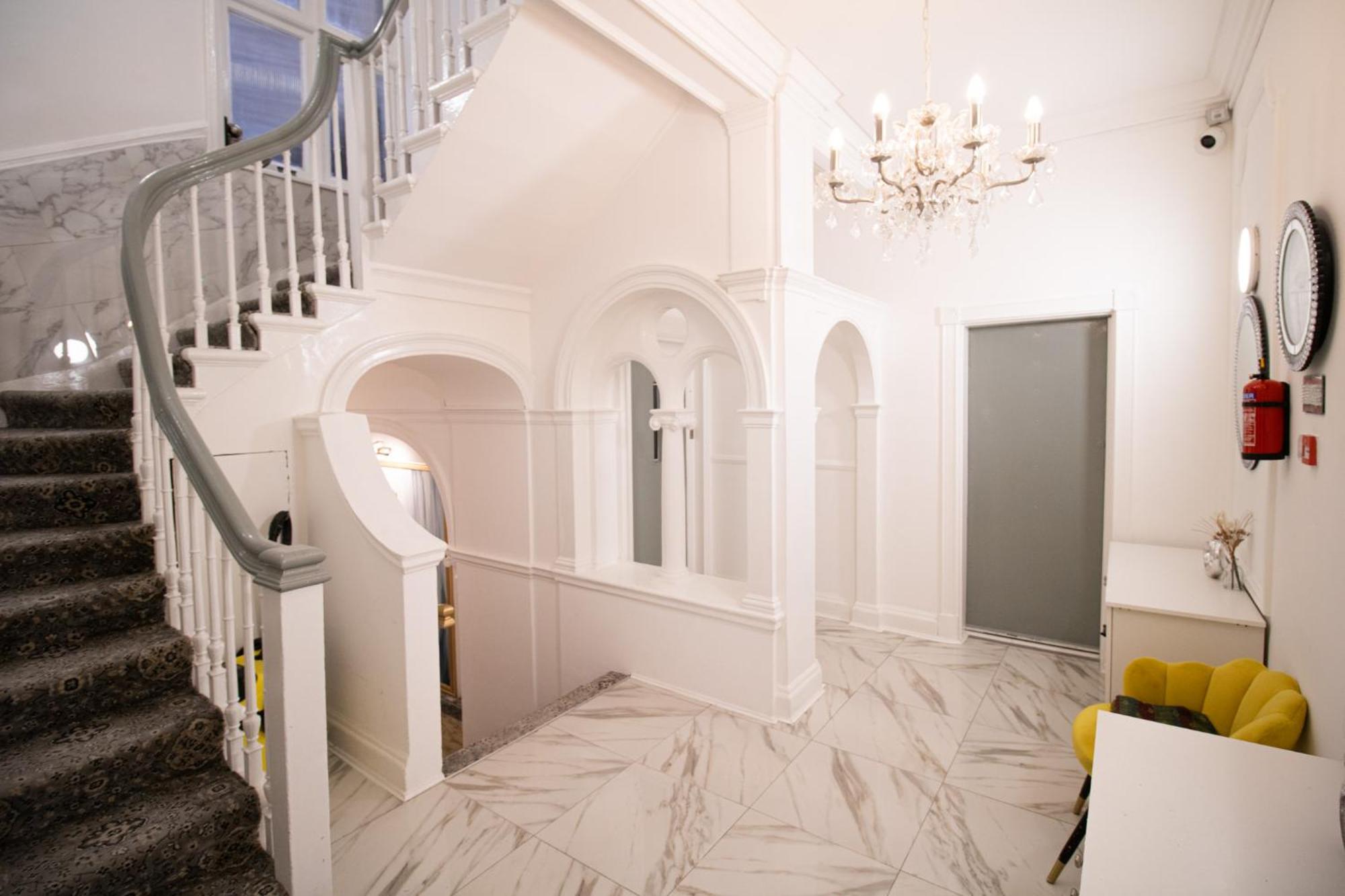 Spacious Studio Apartment On Oxford Street 9Gc Лондон Екстер'єр фото